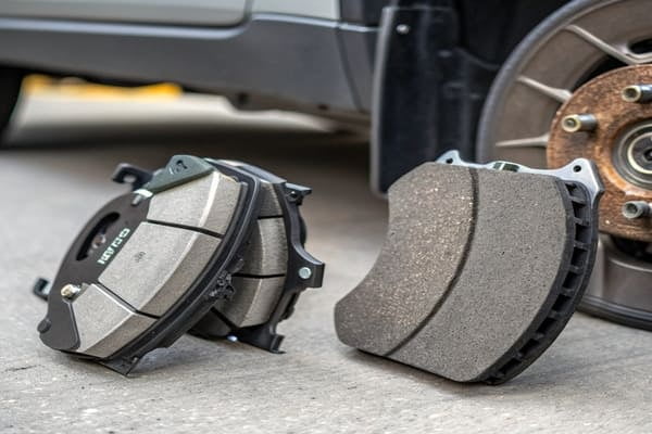 Semi-metallic vs ceramic brake pads comparison