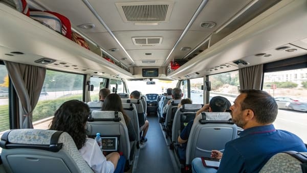 Which Bus with Air Conditioning Is Best for Comfort, Efficiency, and Performance?