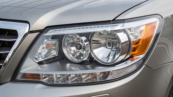 Light beam pattern from a composite headlight